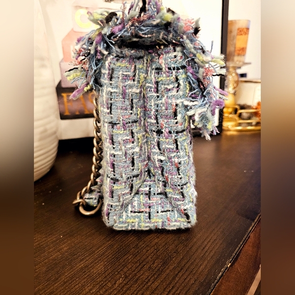 Kurt Geiger Brixton Tweed Lock Shoulder bag. - Picture 4 of 8